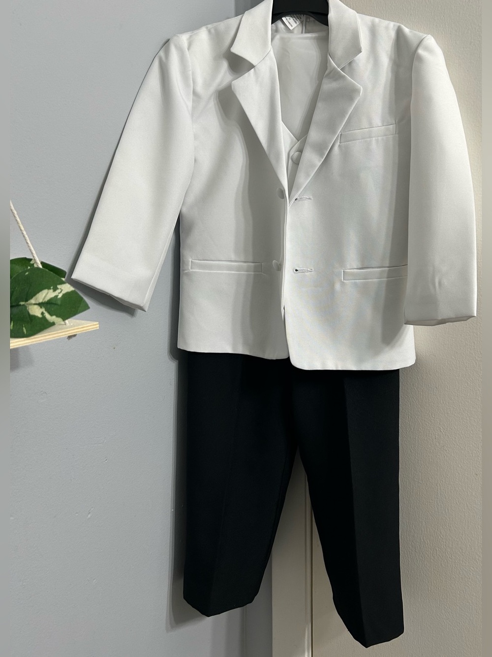 Boys White Suit Set Blazer Vest & Black Pants Formal- Size 4T